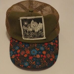 NATURAL LIFE Olive and Floral Trucker Hat